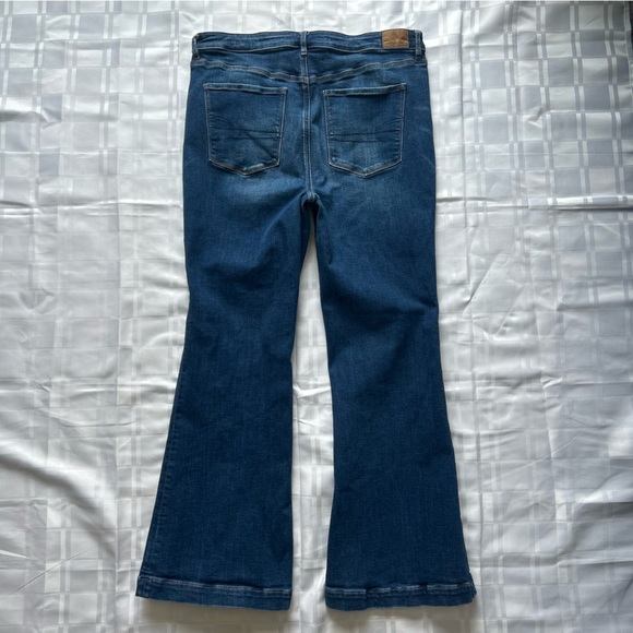 American Eagle Outfitters Super High-Waisted Flare Blue Jeans with Stretch - Picture 14 of 16